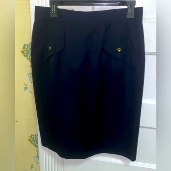 Chanel skirt in pre loved very good condition size 44 - Picture 1 of 10